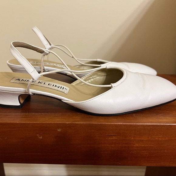 Anne Klein II White Leather Shoes. Made in Italy. Size 7. 1” heel. - Picture 2 of 6